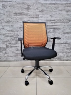 Кресло Barneo K-138 для персонала (черная ткань оранжевая сетка) в Нижнем Тагиле - nizhniy-tagil.mebel-74.com | фото